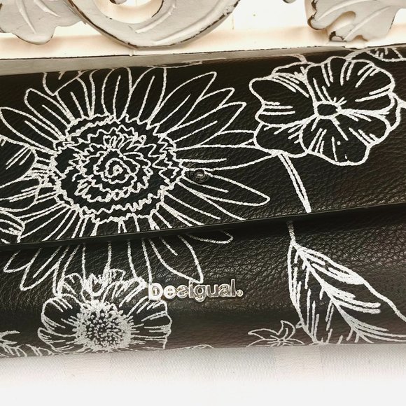 Desigual Black & Red Floral Leather Purse / Wallet – Modern Spanish Design - Picture 4 of 8